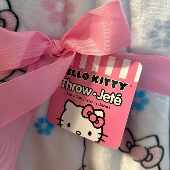 Hello Kitty Spring Throw Blanket - Picture 4 of 4
